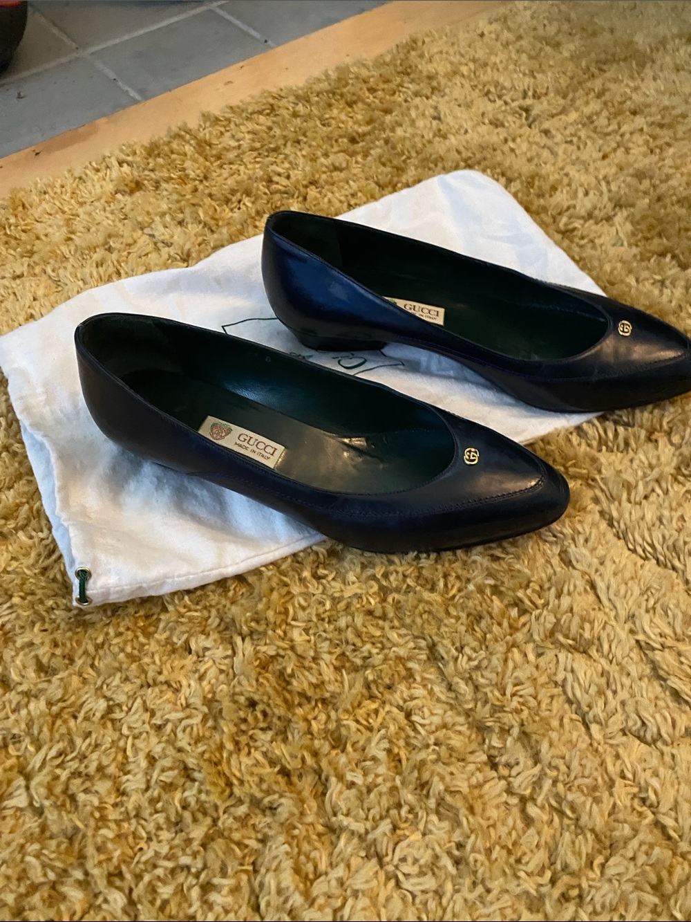 Gucci Navy Leather Pointed-Toe Flats with Gold GG - Picture 3 of 5